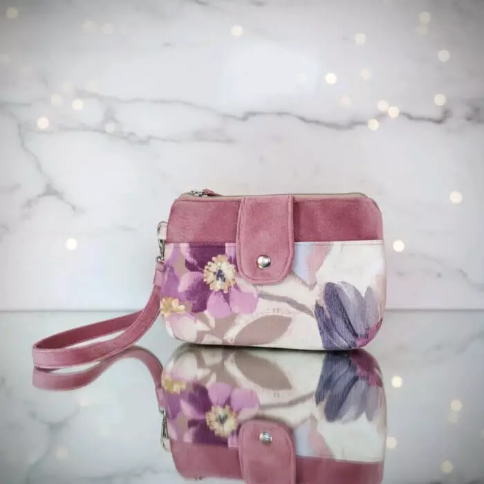 Υφασμάτινα πορτοφόλια DKUnique χειροποίητα, με χώρους για κάρτες, χρήματα αλλά και μικροαντικείμενα.